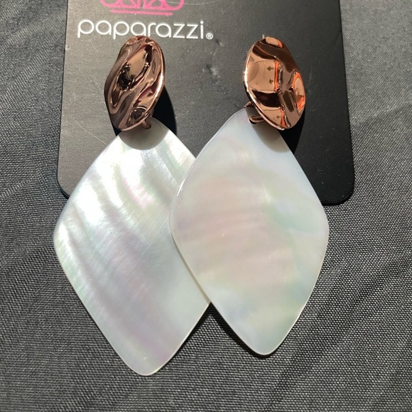 Paparazzi‎ Iridescent White and Copper Earrings - Picture 1 of 1